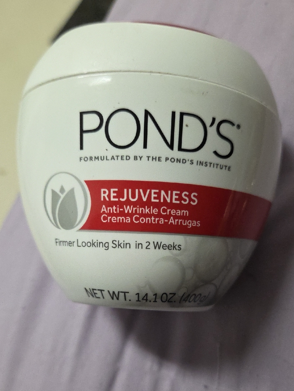 Pond's Rejuveness Anti-Wrinkle Moisturizer — White with Red Accent